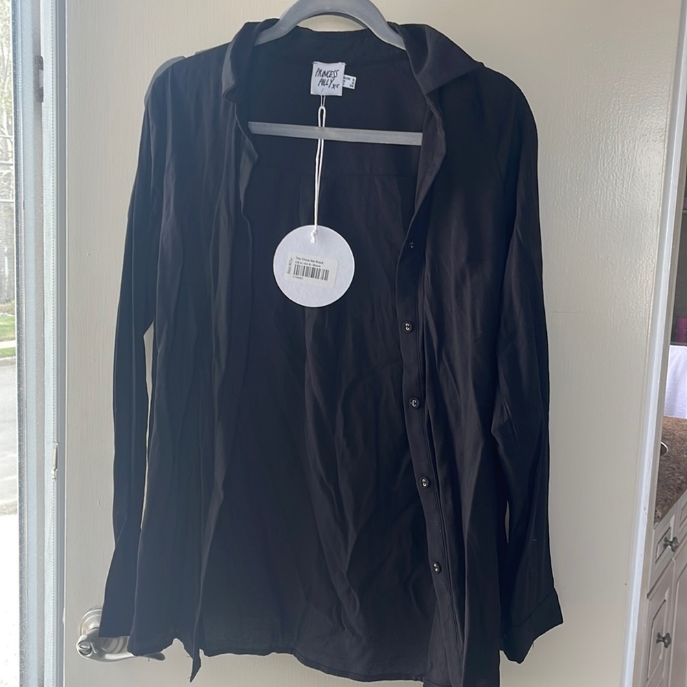 Princess Polly linen button down with matching black shorts!
